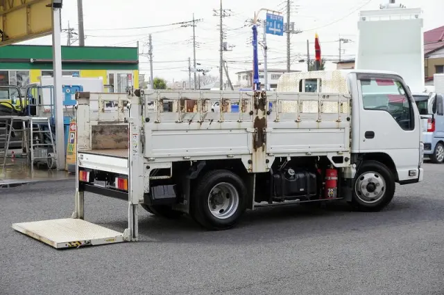 いすゞ エルフ TRG-NKR85A(2WD)の写真9