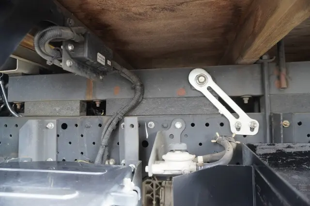 いすゞ エルフ TRG-NKR85A(2WD)の写真13