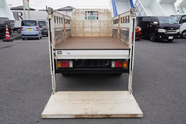 いすゞ エルフ TRG-NKR85A(2WD)の写真21