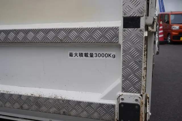 いすゞ エルフ TRG-NKR85A(2WD)の写真30