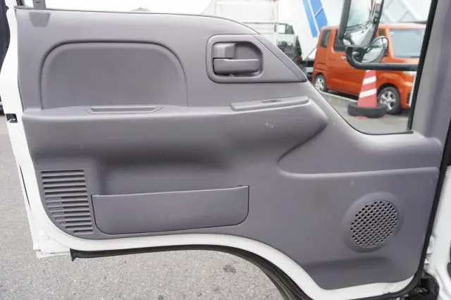 いすゞ エルフ TRG-NKR85A(2WD)の写真45