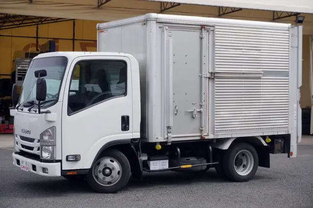 いすゞ エルフ TPG-NMR85AN(2WD)の写真1