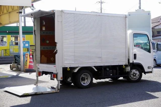 いすゞ エルフ TPG-NMR85AN(2WD)の写真9