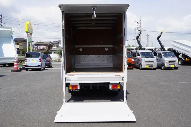 いすゞ エルフ TPG-NMR85AN(2WD)の写真20