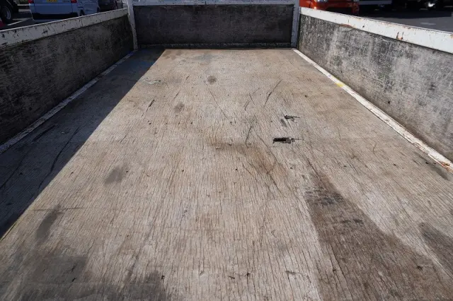 いすゞ エルフ TRG-NJR85A(2WD)の写真17