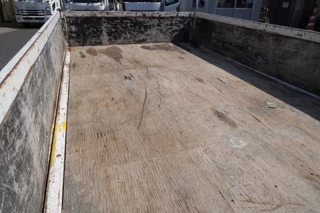 いすゞ エルフ TRG-NJR85A(2WD)の写真20