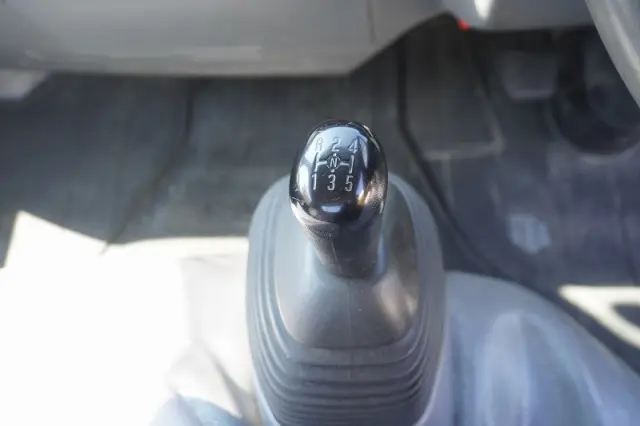 いすゞ エルフ TRG-NJR85A(2WD)の写真24