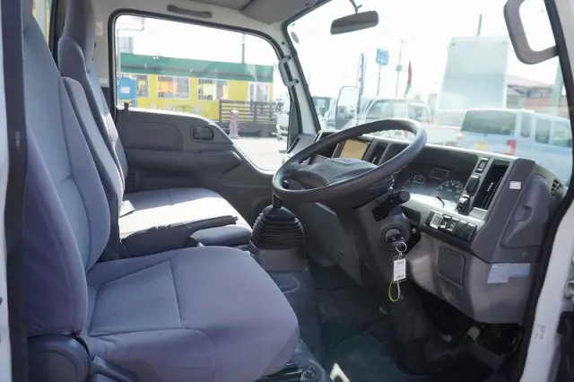 いすゞ エルフ TRG-NJR85A(2WD)の写真31