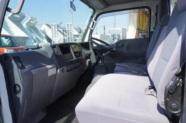 いすゞ エルフ TRG-NJR85A(2WD)の写真32