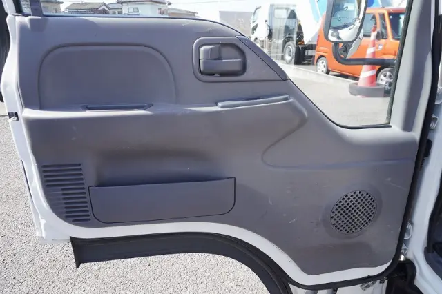 いすゞ エルフ TRG-NJR85A(2WD)の写真34