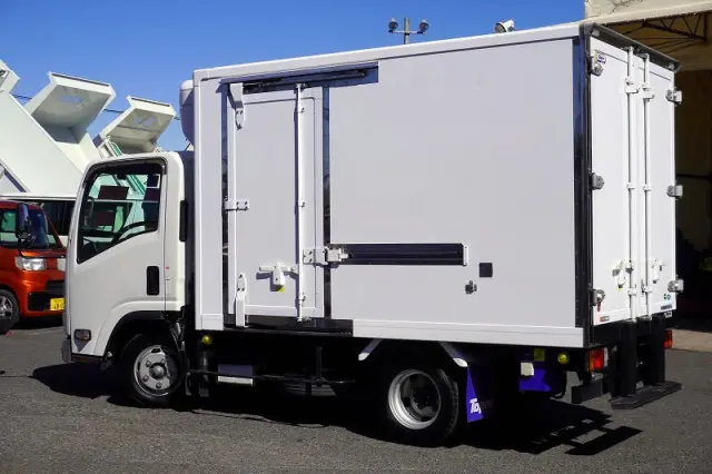 いすゞ エルフ 2RG-NLR88AN(2WD)の写真7