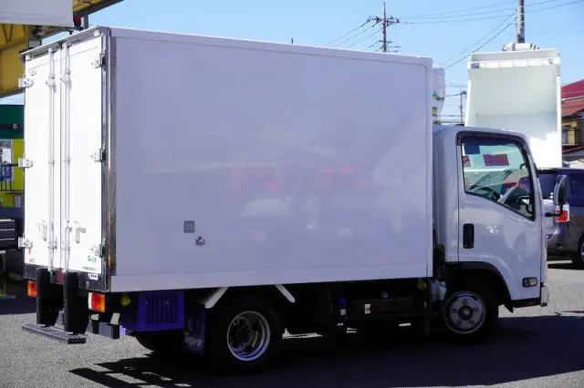 いすゞ エルフ 2RG-NLR88AN(2WD)の写真8