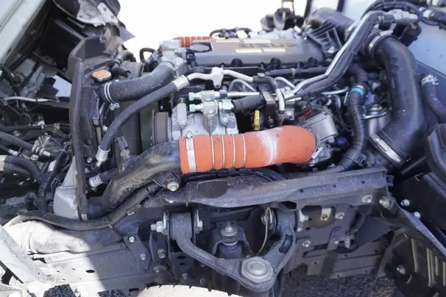 いすゞ エルフ 2RG-NLR88AN(2WD)の写真14