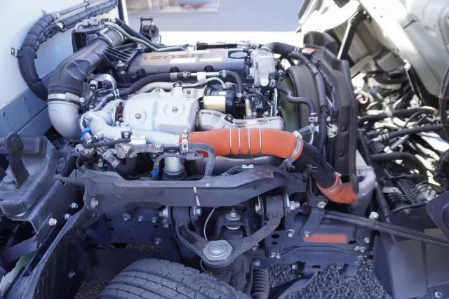 いすゞ エルフ 2RG-NLR88AN(2WD)の写真15