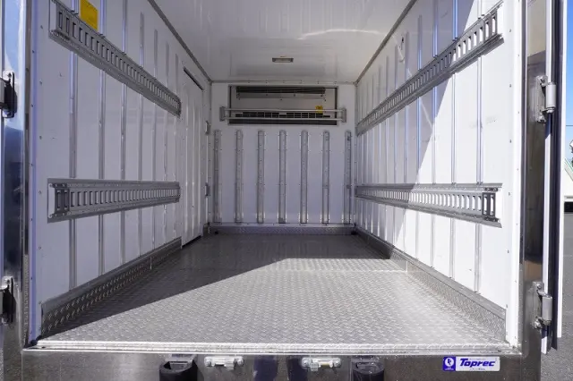 いすゞ エルフ 2RG-NLR88AN(2WD)の写真21