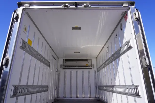 いすゞ エルフ 2RG-NLR88AN(2WD)の写真22