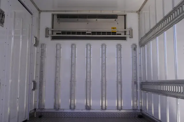 いすゞ エルフ 2RG-NLR88AN(2WD)の写真24