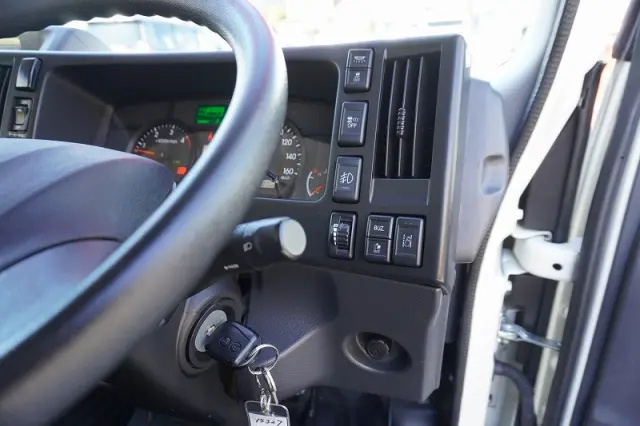 いすゞ エルフ 2RG-NLR88AN(2WD)の写真35