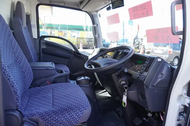 いすゞ エルフ 2RG-NLR88AN(2WD)の写真38