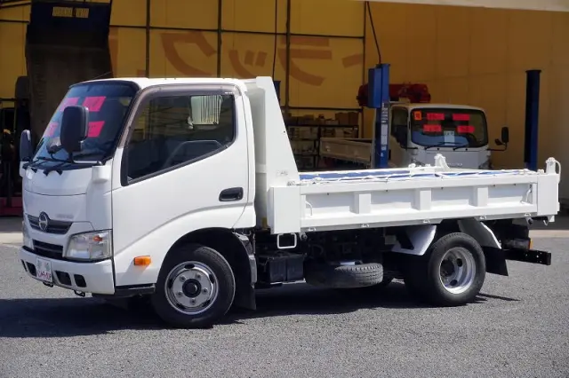 日野 デュトロ TKG-XZC610T(2WD)の写真1