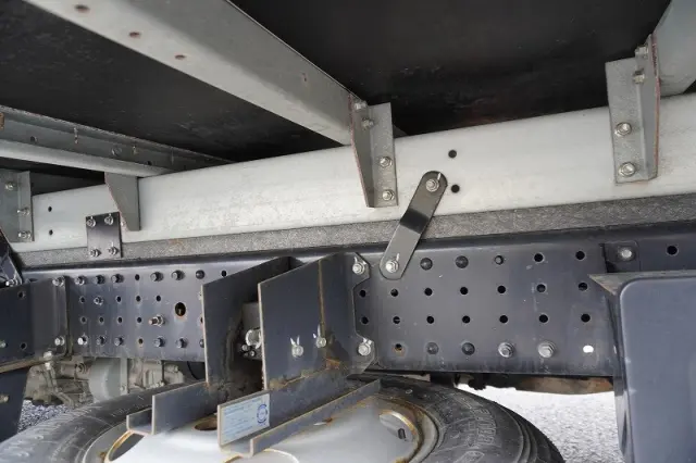 三菱 キャンター 2PG-FEB50(2WD)の写真13