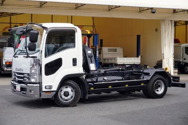 いすゞ フォワード 2RG-FRR90S2(2WD)の写真1