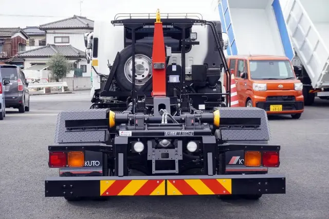 いすゞ フォワード 2RG-FRR90S2(2WD)の写真4