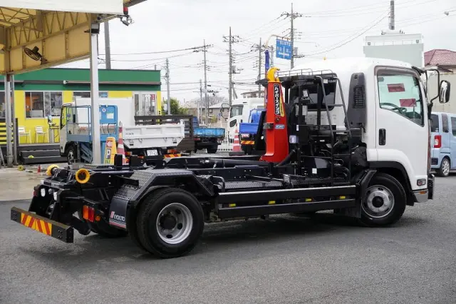 いすゞ フォワード 2RG-FRR90S2(2WD)の写真8