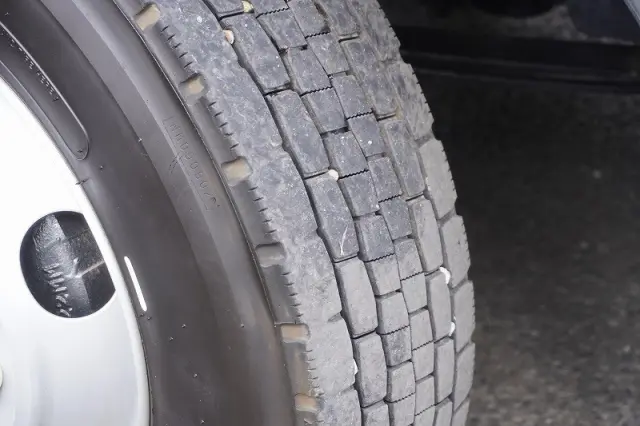 いすゞ フォワード 2RG-FRR90S2(2WD)の写真9