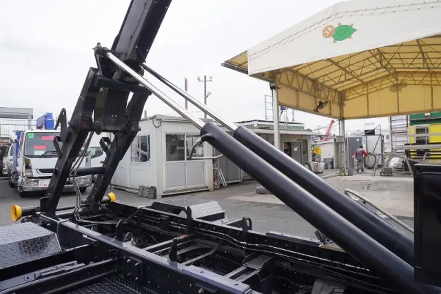 いすゞ フォワード 2RG-FRR90S2(2WD)の写真22