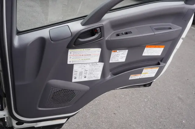 いすゞ フォワード 2RG-FRR90S2(2WD)の写真31