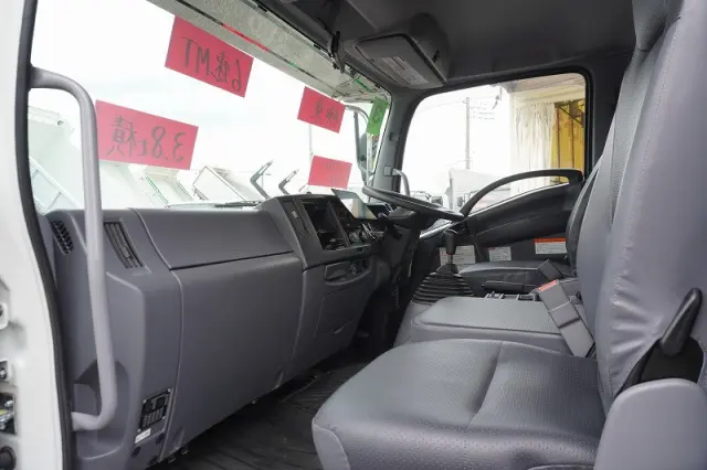 いすゞ フォワード 2RG-FRR90S2(2WD)の写真34