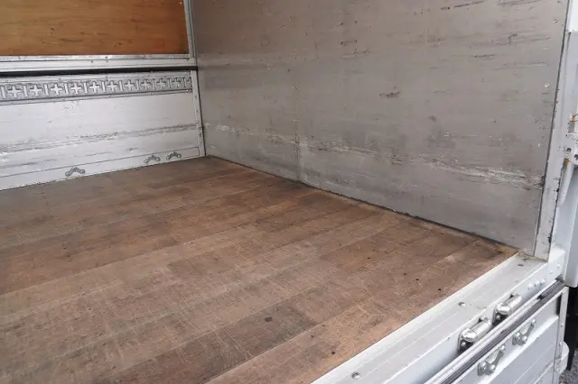 いすゞ フォワード TKG-FRR90S2(2WD)の写真21