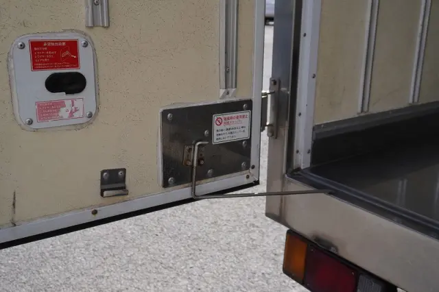 いすゞ エルフ TPG-NLR85AN(2WD)の写真25