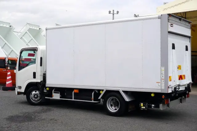 いすゞ エルフ 2SG-NPR88AN(2WD)の写真7