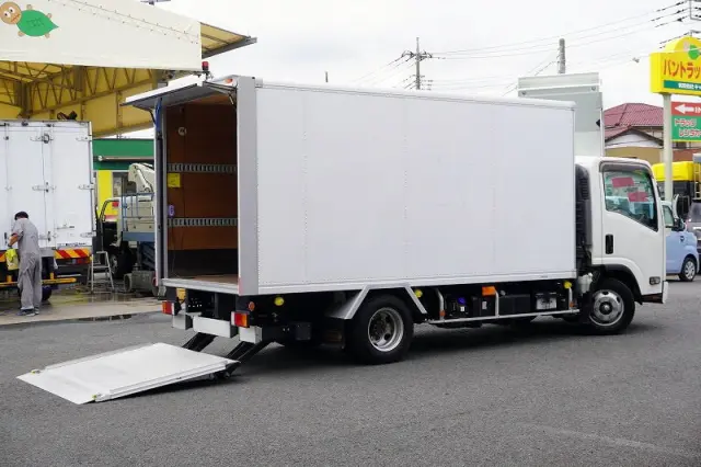 いすゞ エルフ 2SG-NPR88AN(2WD)の写真9