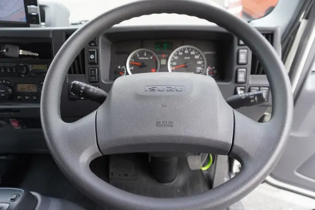 いすゞ エルフ 2SG-NPR88AN(2WD)の写真34