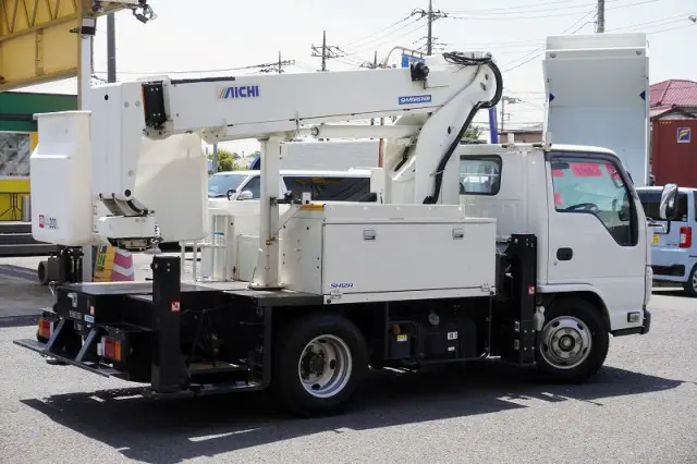 いすゞ エルフ TPG-NKR85N(2WD)の写真8