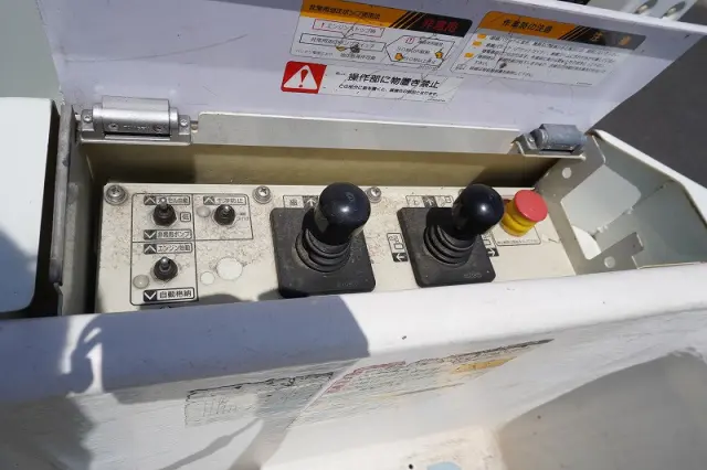 いすゞ エルフ TPG-NKR85N(2WD)の写真28