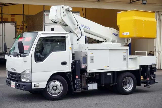 いすゞ エルフ TPG-NKR85AN(2WD)の写真1