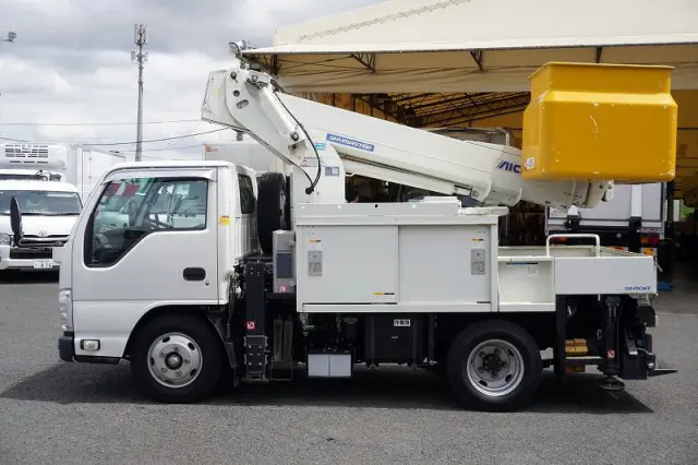 いすゞ エルフ TPG-NKR85AN(2WD)の写真3