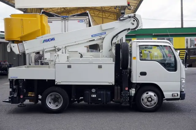 いすゞ エルフ TPG-NKR85AN(2WD)の写真5