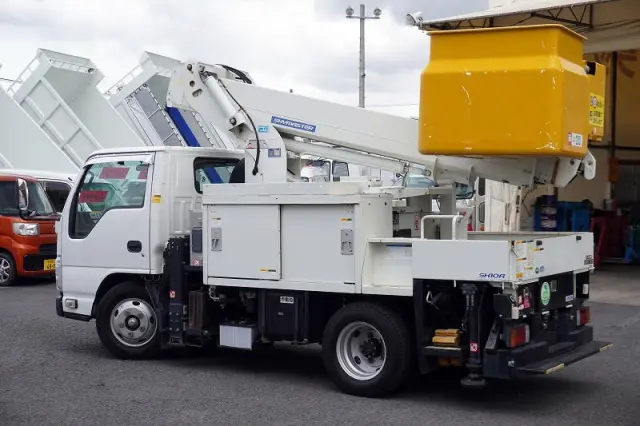 いすゞ エルフ TPG-NKR85AN(2WD)の写真7