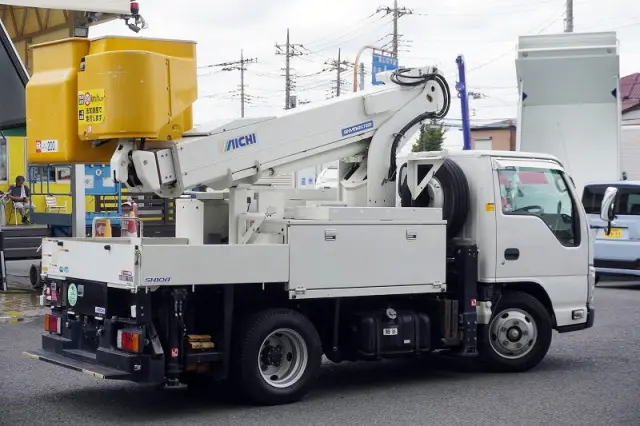 いすゞ エルフ TPG-NKR85AN(2WD)の写真8