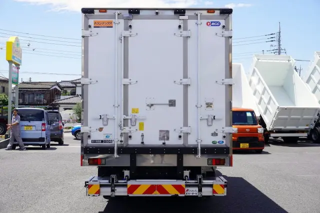 いすゞ エルフ 2PG-NPR88AN(2WD)の写真4
