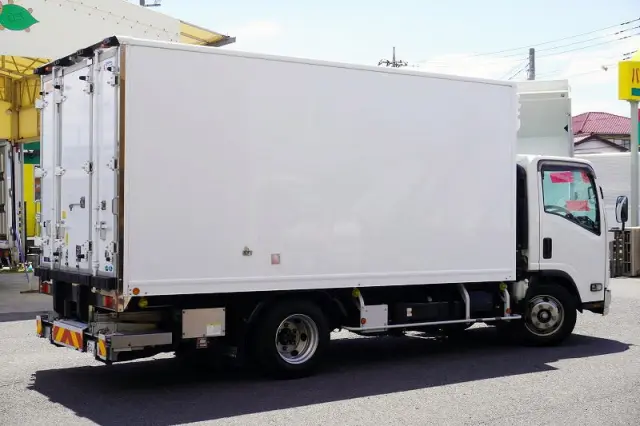 いすゞ エルフ 2PG-NPR88AN(2WD)の写真8