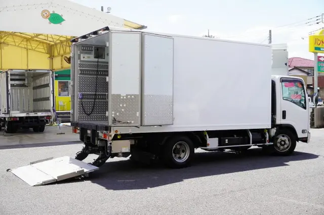 いすゞ エルフ 2PG-NPR88AN(2WD)の写真9
