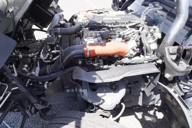 いすゞ エルフ 2PG-NPR88AN(2WD)の写真15