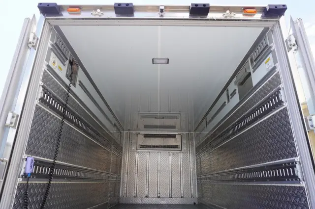 いすゞ エルフ 2PG-NPR88AN(2WD)の写真23
