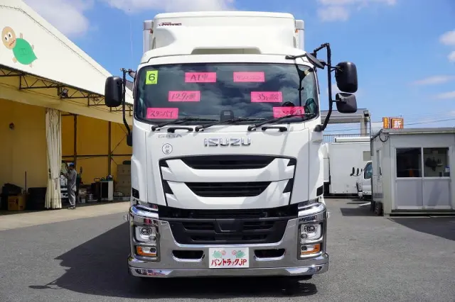 いすゞ ギガ 2PG-CYJ77D(8x4)の写真2